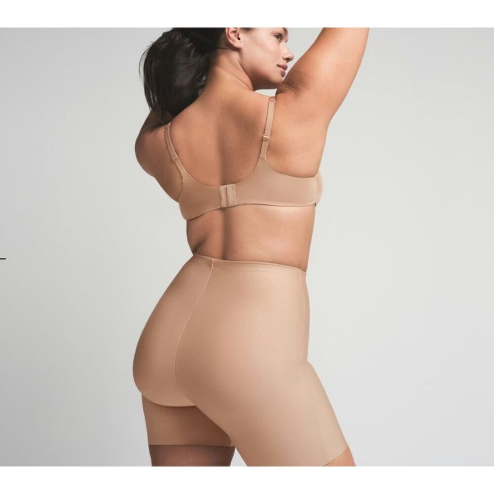 NEW Skims Body Butt Lifting Enhancing Padded Short in Clay Large NWT